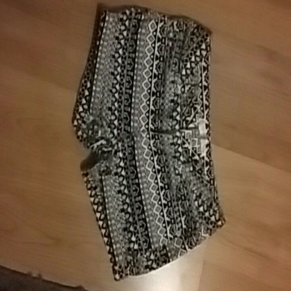 Size 9 no boundaries shorts